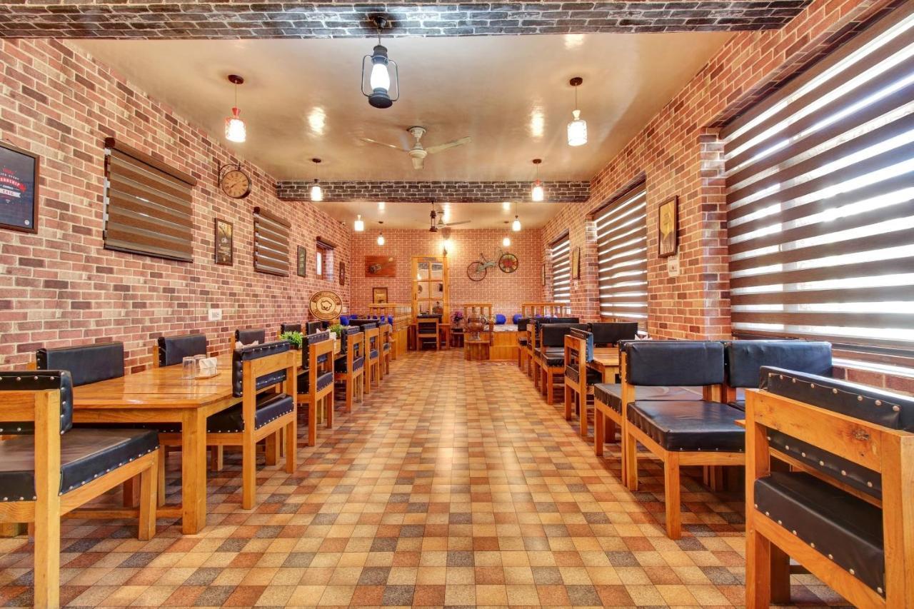 Super Oyo Capital O 91600 The Village Classic Hotel And Restaurant Srinagar  Bagian luar foto